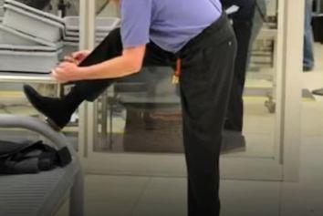 چرا باید کفش‌هایمان هنگام عبور از گیت امنیت فرودگاه دربیاوریم؟