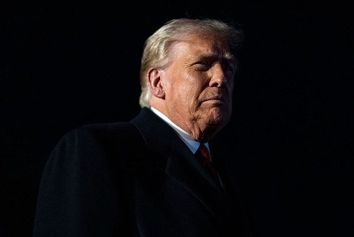 ترامپ کارکنان کنترل پرواز آمریکا را تهدید کرد