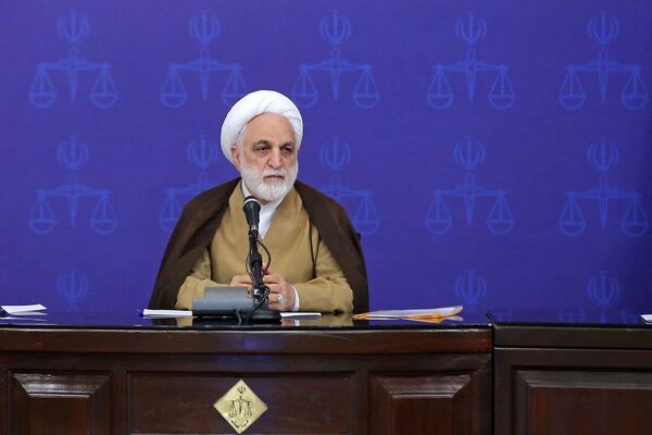 برخورد محترمانه‌ با ایرانیان بازگشته از خارج از کشور و گردشگران در فرودگاه داشته باشیم