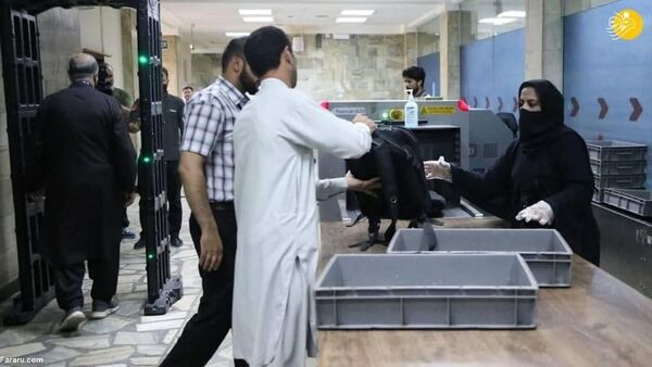 کارکنان زن فرودگاه کابل با حجاب اسلامی به سر کار بازگشتند 