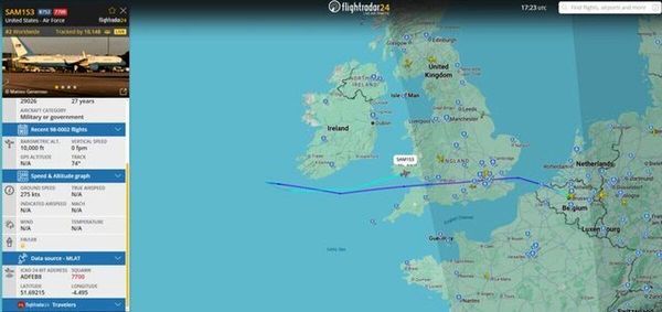 وضعیت اضطراری برای هواپیمای وزیر دفاع آمریکا به‌دلیل ترک خوردن شیشه کابین خلبان