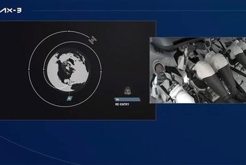 نخستین فضانورد ترکیه به زمین بازگشت