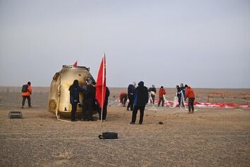 کپسول فضایی چین به زمین بازگشت