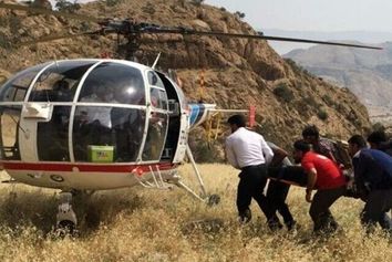 حضور بالگرد امداد و اورژانس برای انتقال فوتی‌ها و زخمی‌های حادثه انفجار معدن زغال سنگ در طبس + فیلم