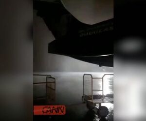 طوفان و رعدوبرق شب گذشته در فرودگاه اهواز