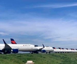 هواپیماهای زمینگیر شده خطوط هوایی دلتا ۳ باند اصلی فرودگاه آتلانتا را می‌بندند