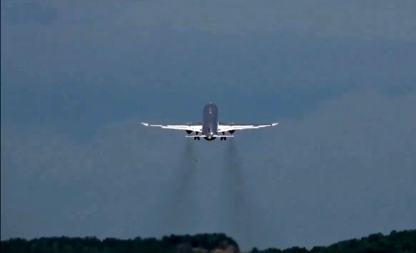 پرواز نخستین سوخو SJ-100 بومی‌سازی‌شده با موتورهای روسی
 PD-8