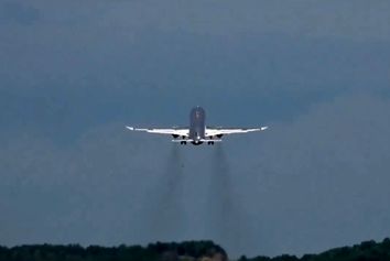 پرواز نخستین سوخو SJ-100 بومی‌سازی‌شده با موتورهای روسی
 PD-8