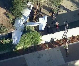 سقوط هواپیما در لس‌آنجلس آمریکا +فیلم