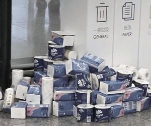 کوهی از بسته‌های «دستمال کاغذی» رها شده در فرودگاه هنگ‌کنگ خبرساز شد!