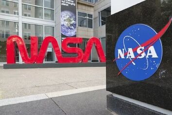 سایه سنگین ماموریت
 ماه بر برنامه‌های علمی ناسا
