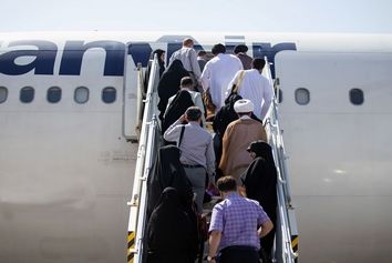 اعزام زائران عمره از مشهد آغاز شد