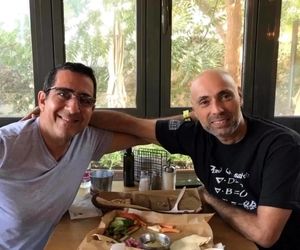 تصویری از کاپیتان کامبیز پورقناد و کاپیتان فرهاد تبرک؛ دو خلبان ایرانى ایرباس A380 شرکت هواپیمایى امارات
