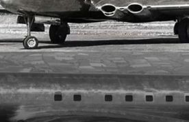 چرا پنجره‌های هواپیما گرد هستند و مربعی نیستند؟