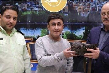مامور پاکدست فرودگاه تبریز کیف ۳۵۰ میلیون تومانی را به صاحبش برگرداند