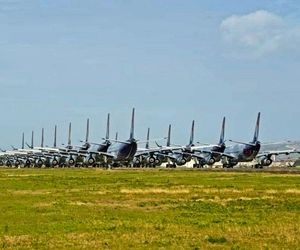 تصاویری از هواپیماهای پارک شده در باند 08L فرودگاه بین‌المللی هونولولو (HNL)؛ هاوایی