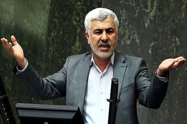 انتقاد نماینده مجلس از عدم نظارت و گران‌فروشی اقلام در فرودگاه‌ها