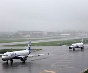 باران شدید، پروازهای فرودگاه بمبئی هند را مختل کرد