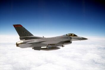 جنگنده F16 پنجاه ساله شد+ ویدئو 
