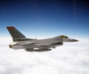 جنگنده F16 پنجاه ساله شد+ ویدئو 
