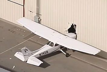 سارق هواپیما ناشی از آب درآمد!