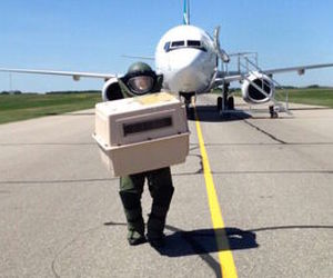 پوشک بچه، هواپیما را زمین‌گیر کرد