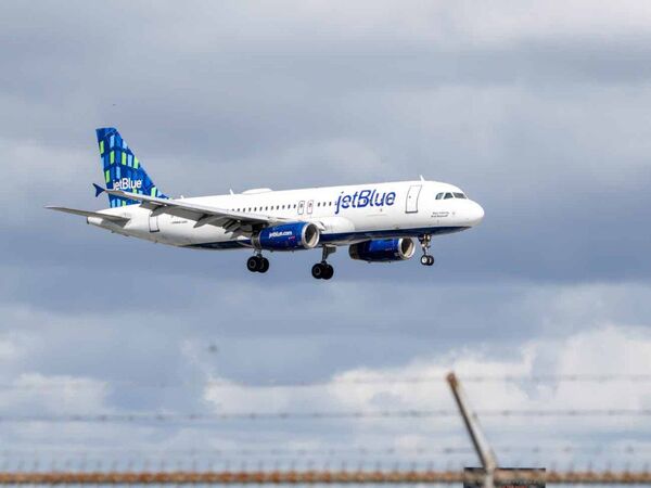  ۲۰ زخمی در فرود اضطراری هواپیمای JetBlue