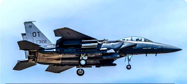 آزمایش راکت‌های هدایت‌شونده با لیزر APKWS توسط جنگنده‌های F-15E 