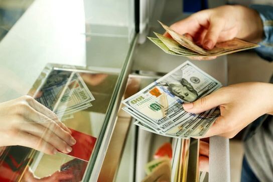 آغاز طرح تبدیل ارز گردشگران خارجی به «توریست‌کارت» ریالی در فرودگاه‌های ایران
