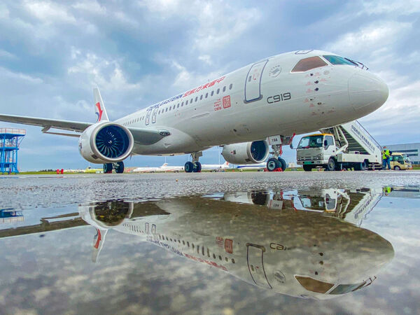 نخستین پرواز آزمایشی هواپیمای مسافربری پهن پیکر «C919» چین در سنگاپور