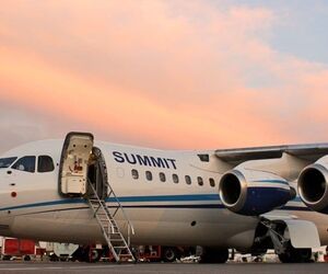 هواپیمای شرکت Summit Air به دلیل نقص فنی، فرود اضطراری انجام داد
