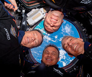 فضانوردان می‌توانند با موبایل به ماه سفر کنند