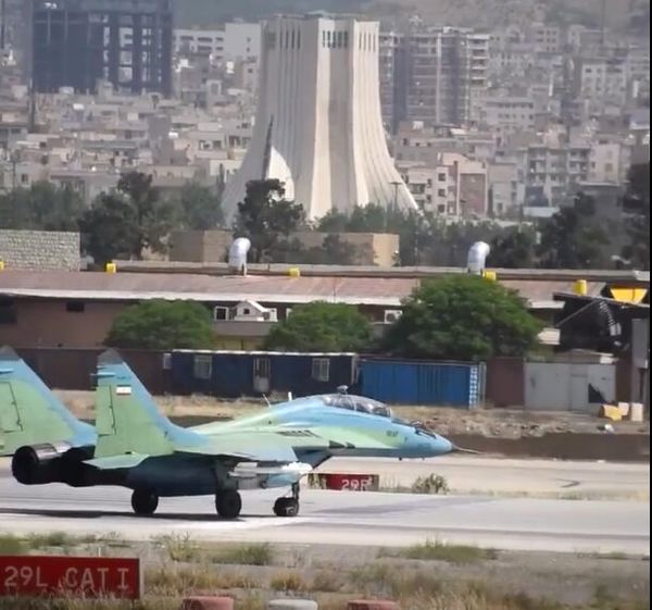 غرش میگ ۲۹ در فرودگاه مهرآباد با ۴ موشک جنگی 