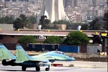 غرش میگ ۲۹ در فرودگاه مهرآباد با ۴ موشک جنگی 