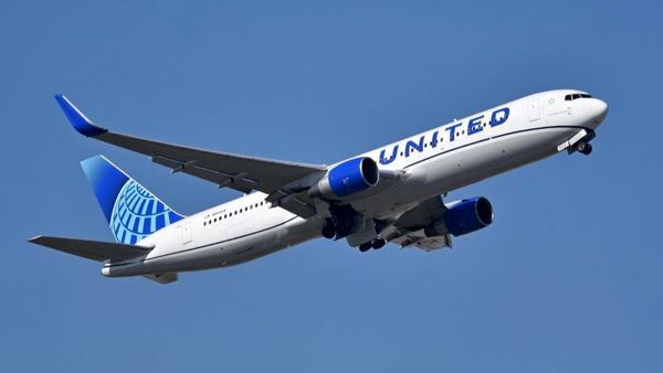 اخراج جنجالی مهماندار یونایتد ایرلاینز؛ پایان ناگهانی ۳۵ سال خدمت به خاطر ایدز!