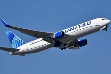 اخراج جنجالی مهماندار یونایتد ایرلاینز؛ پایان ناگهانی ۳۵ سال خدمت به خاطر ایدز!