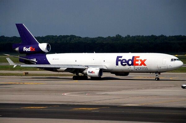 یک فروند MD-11 باربری مک‌دانل‌داگلاس به رجیستر N576FE با شماره پرواز FX-5986 به مقصد ممفیس پرواز می‌کرد که در نزدیکی کانادا هشدار تخلیه باتری دریافت کرد.