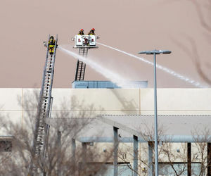 آتش‌سوزی مهیب در فرودگاه ال پاسو ۵ مصدوم بر جای گذاشت، اما پروازها بدون وقفه ادامه دارد +فیلم